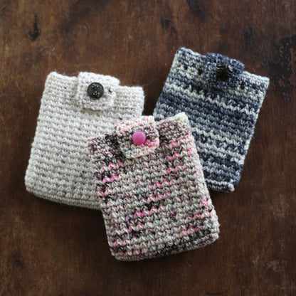 "Buttoned pouch" Crochet Pattern